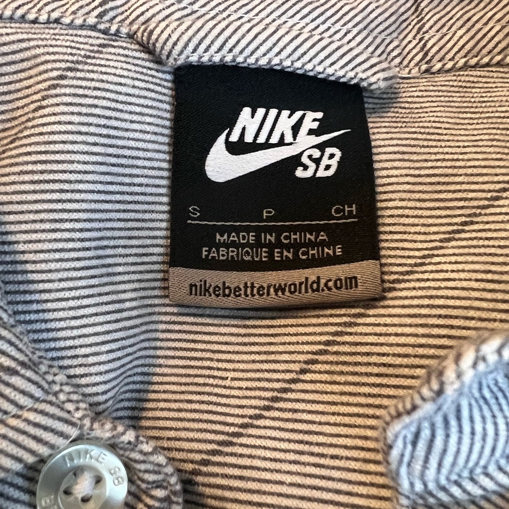 Nike SB Holgate Paid Woven Long Sleeve Button‎ Down Flannel Style Striped Shirt - Picture 3 of 5